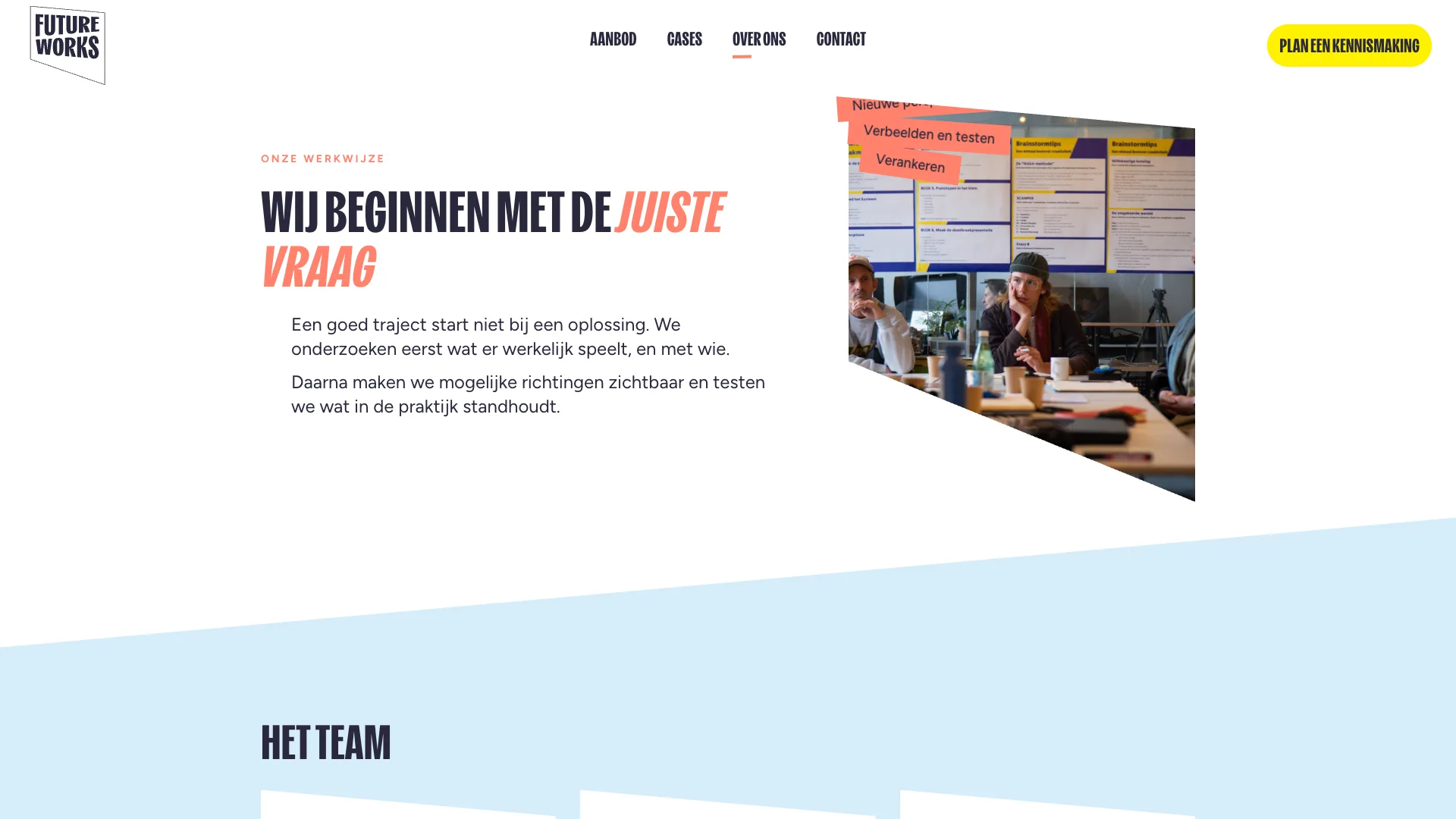 Pagina Over ons van Future Works met de werkwijze, notities in de huisstijl en een foto in de kadervorm van het logo