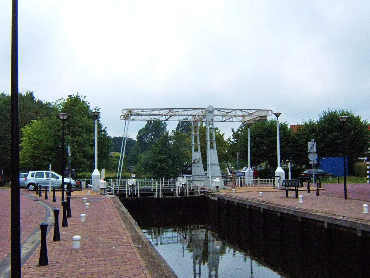 Historische sluisbrug in het centrum van Meppel